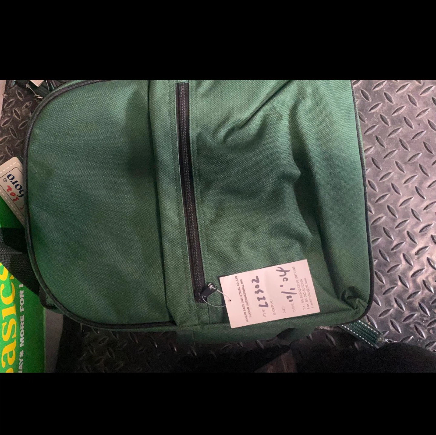 Green Picnic Basket Set with 4 Settings - photo 2