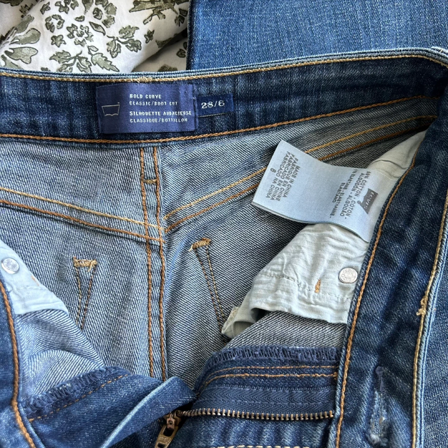Levi’s mid rise bootcut jeans 28/6 - photo 3