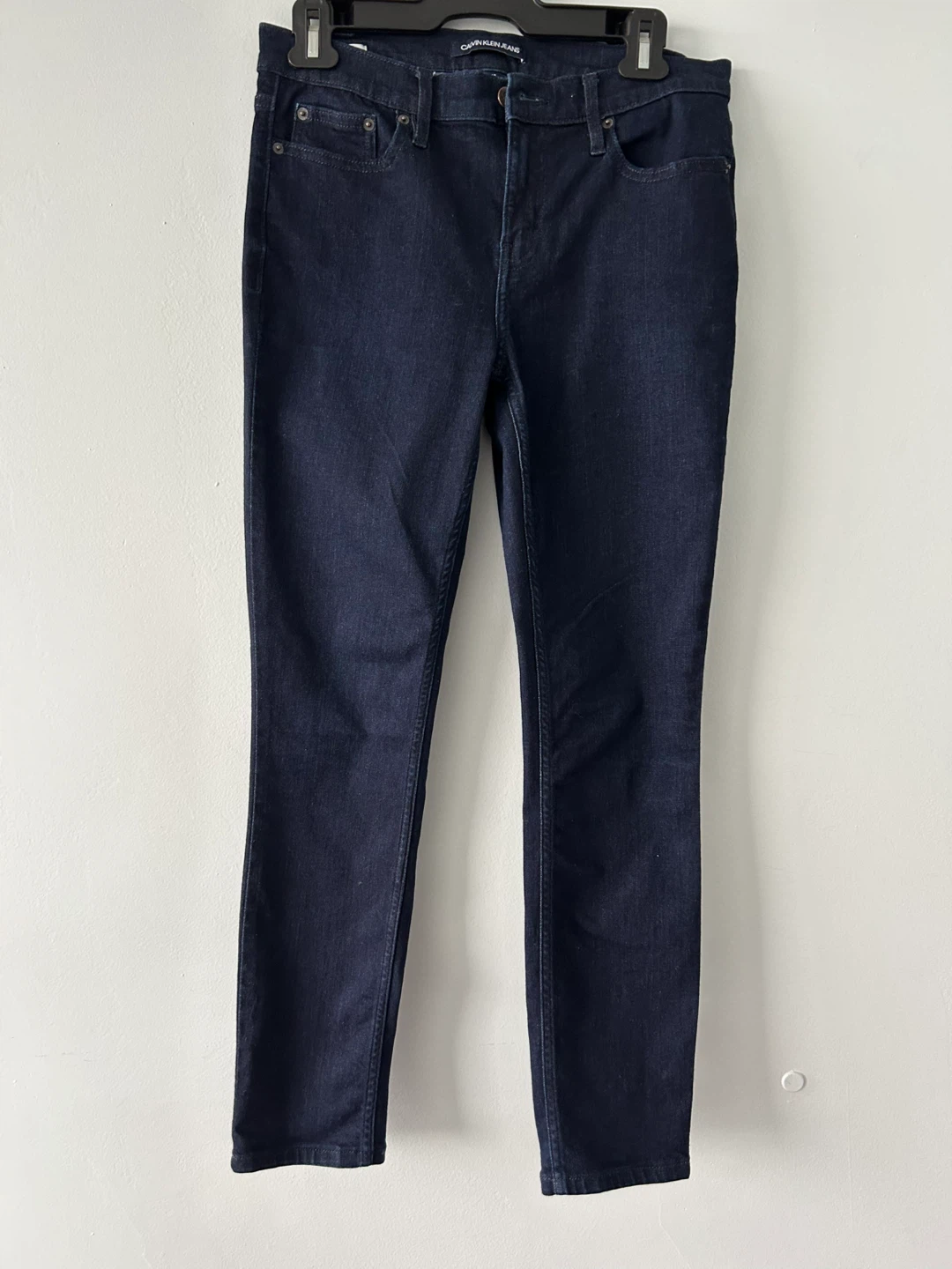 Calvin Klein dark wash medium rise skinny jeans 29