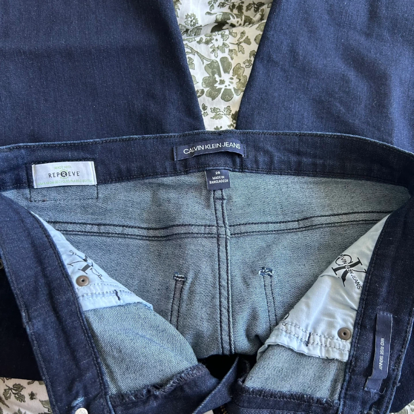 Calvin Klein dark wash medium rise skinny jeans 29 - photo 4