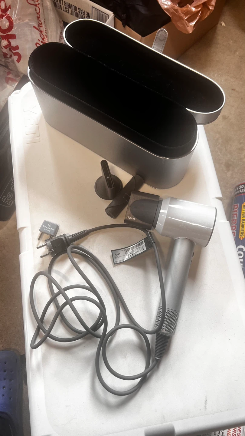 Dyson Supersonic Hair Dryer with Case - photo 3