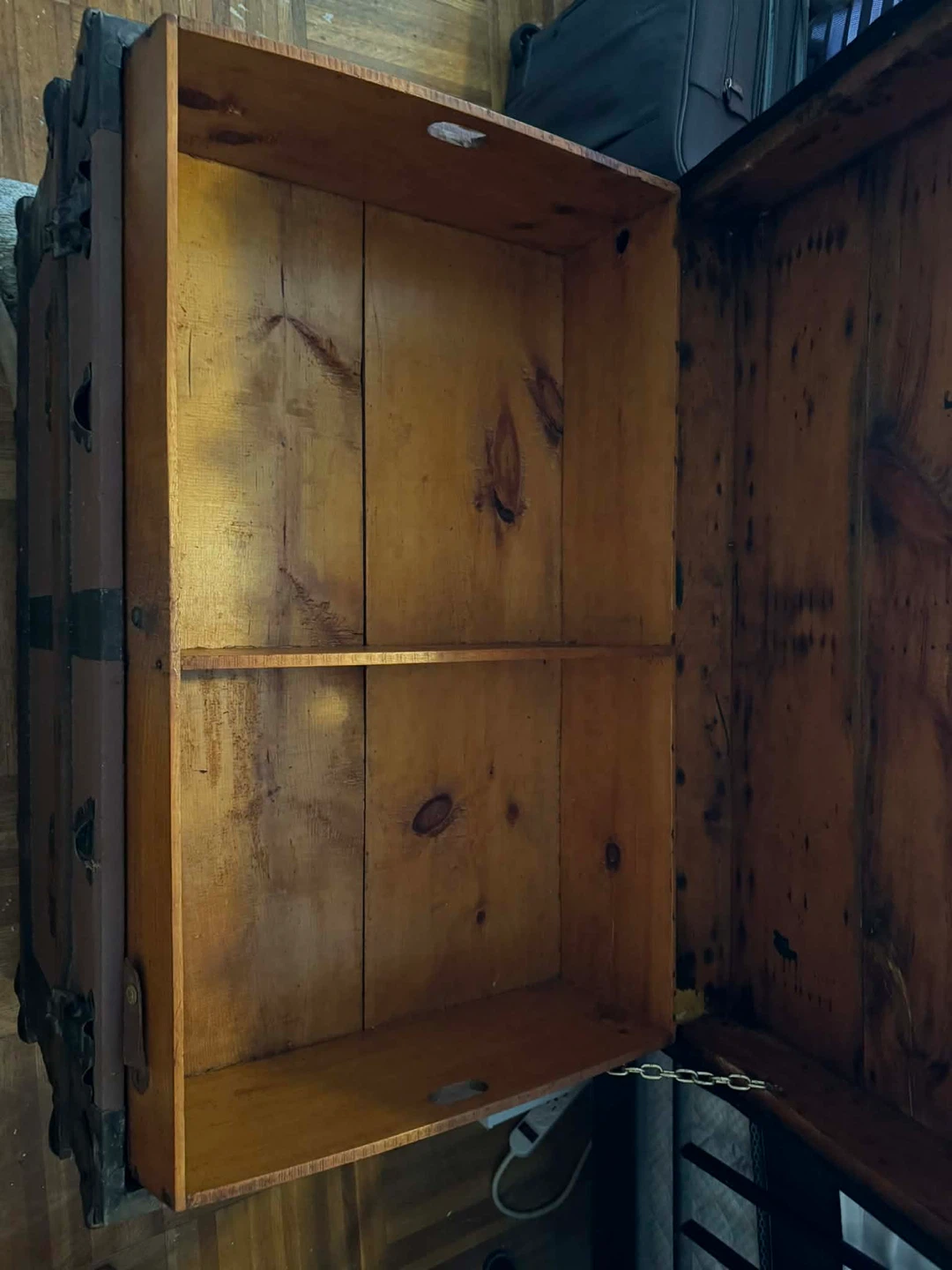 Vintage Steamer Trunk - photo 3