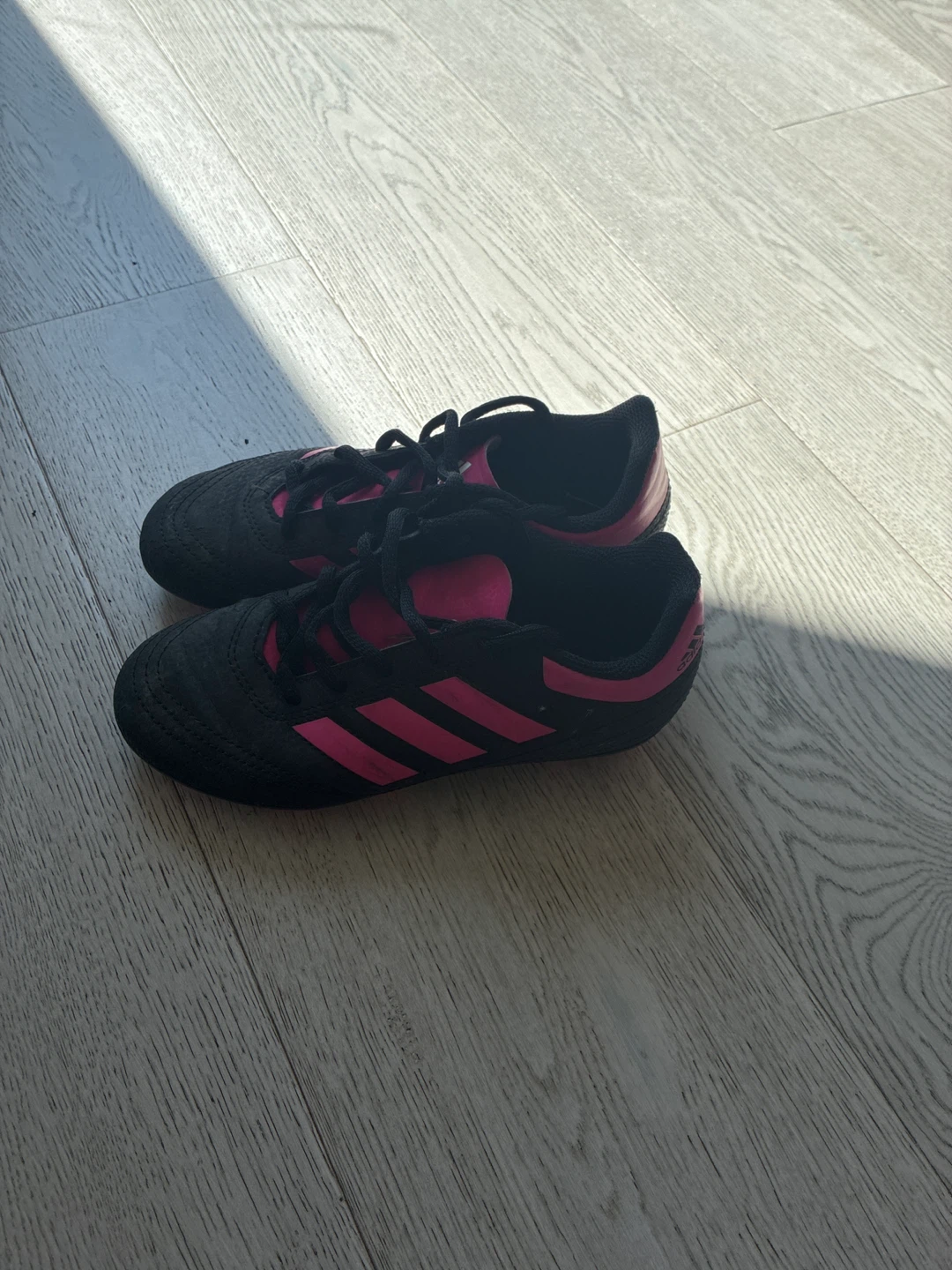 Adidas Soccer Cleats Black Pink Youth size 1 youth Size 13K - photo 3