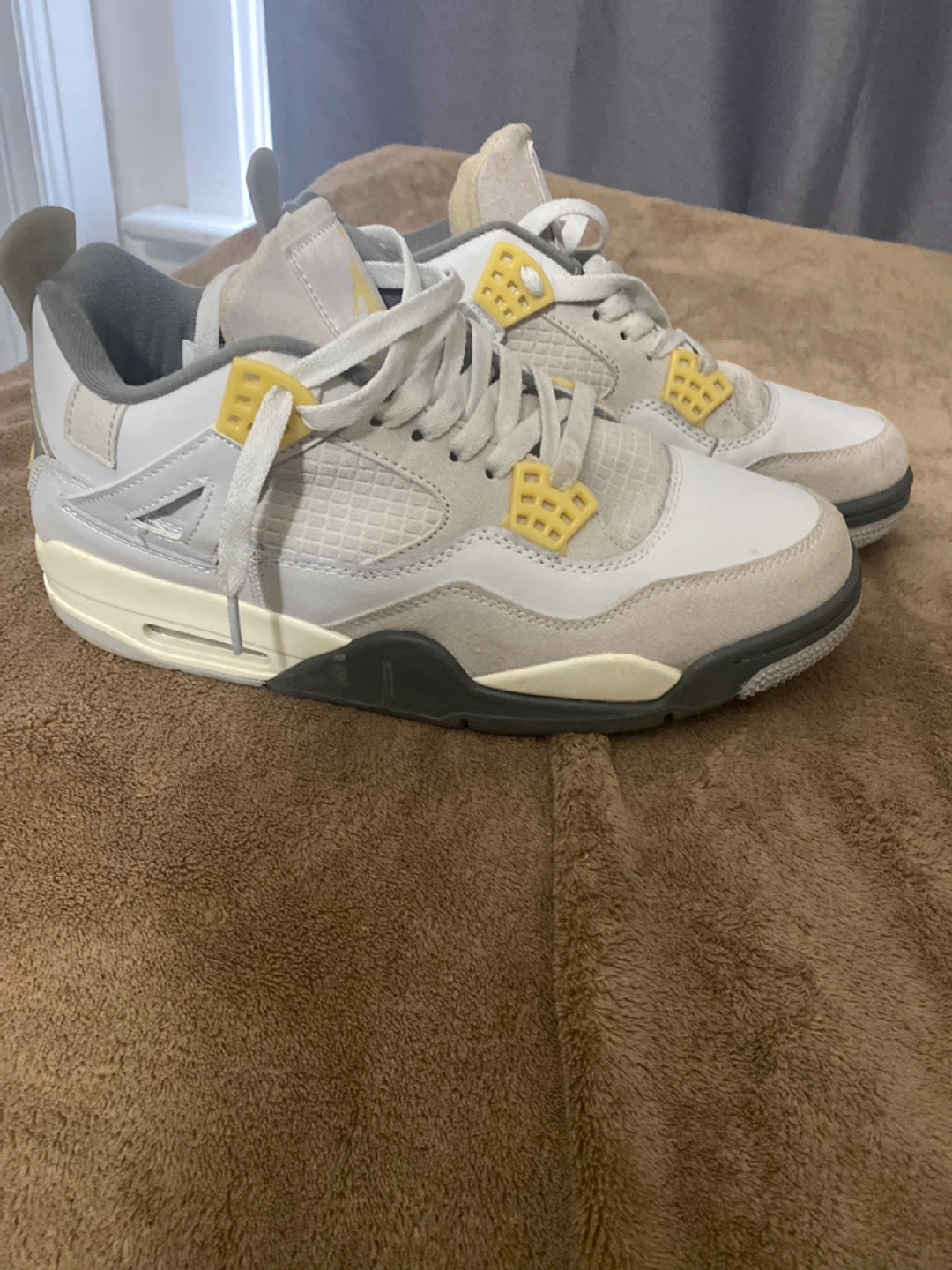 Air Jordan 4 Retro 'Lightning' Sneakers
