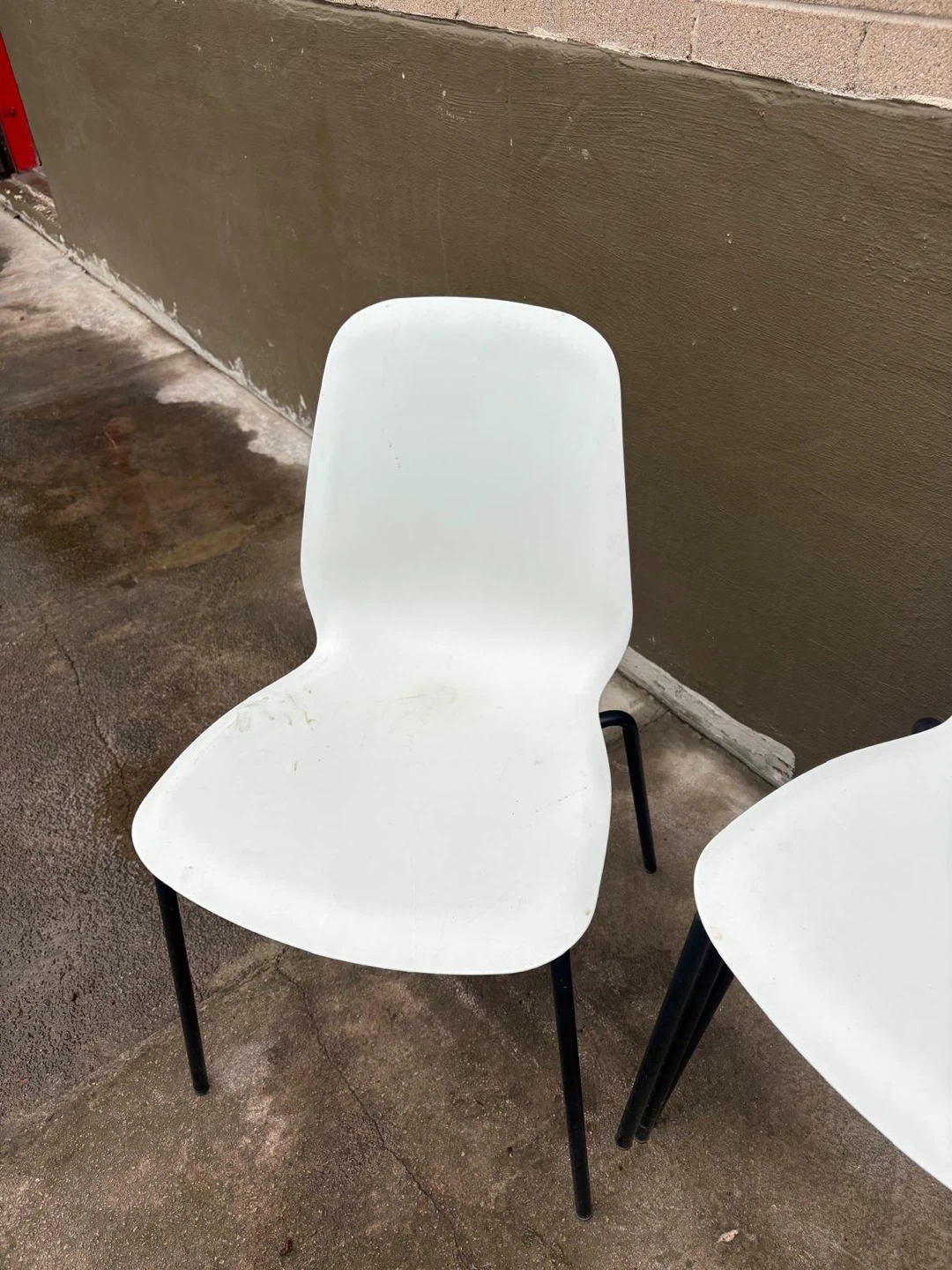 White Stackable Chairs - photo 2