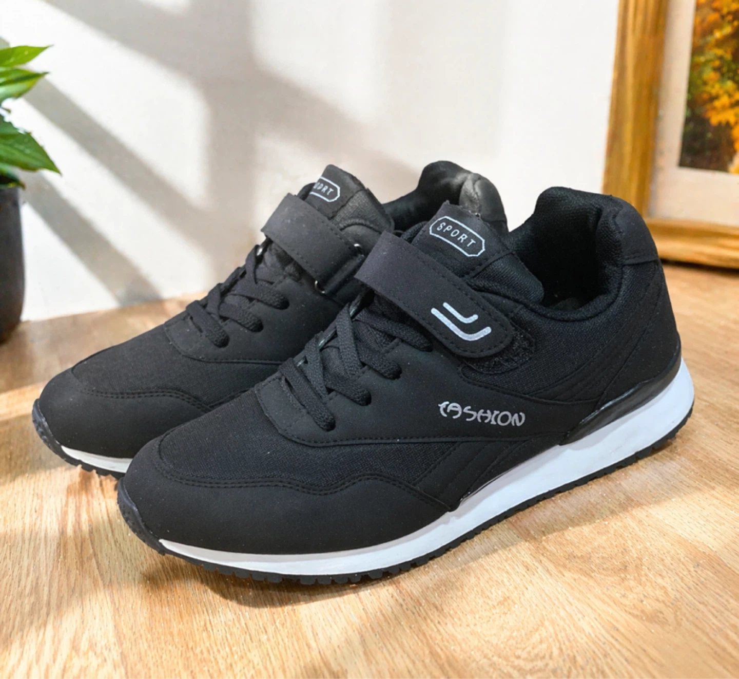 Black Fashion Sport Sneakers with Velcro Strap