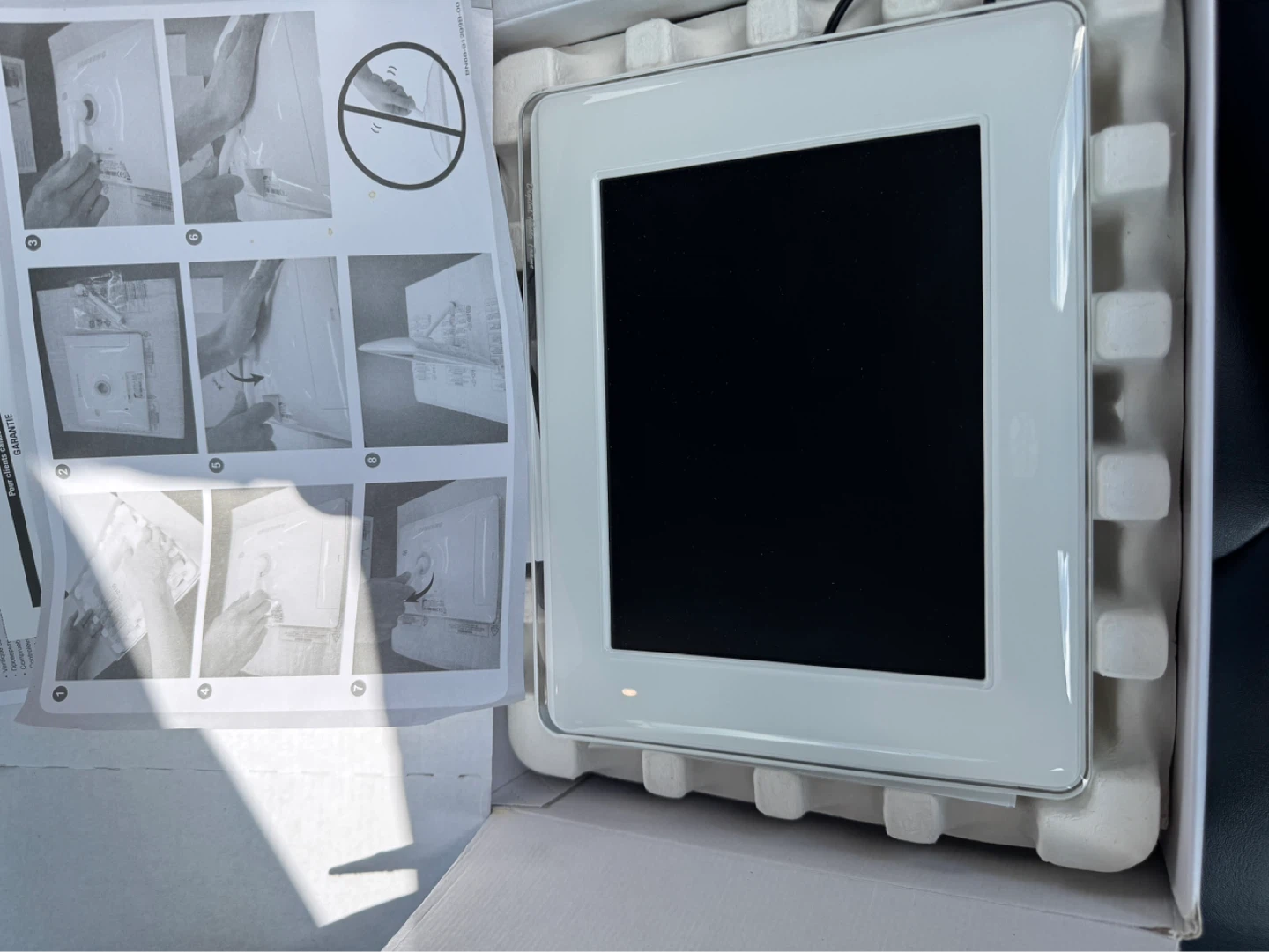 Samsung SPF-83H Digital Photo Frame - photo 2
