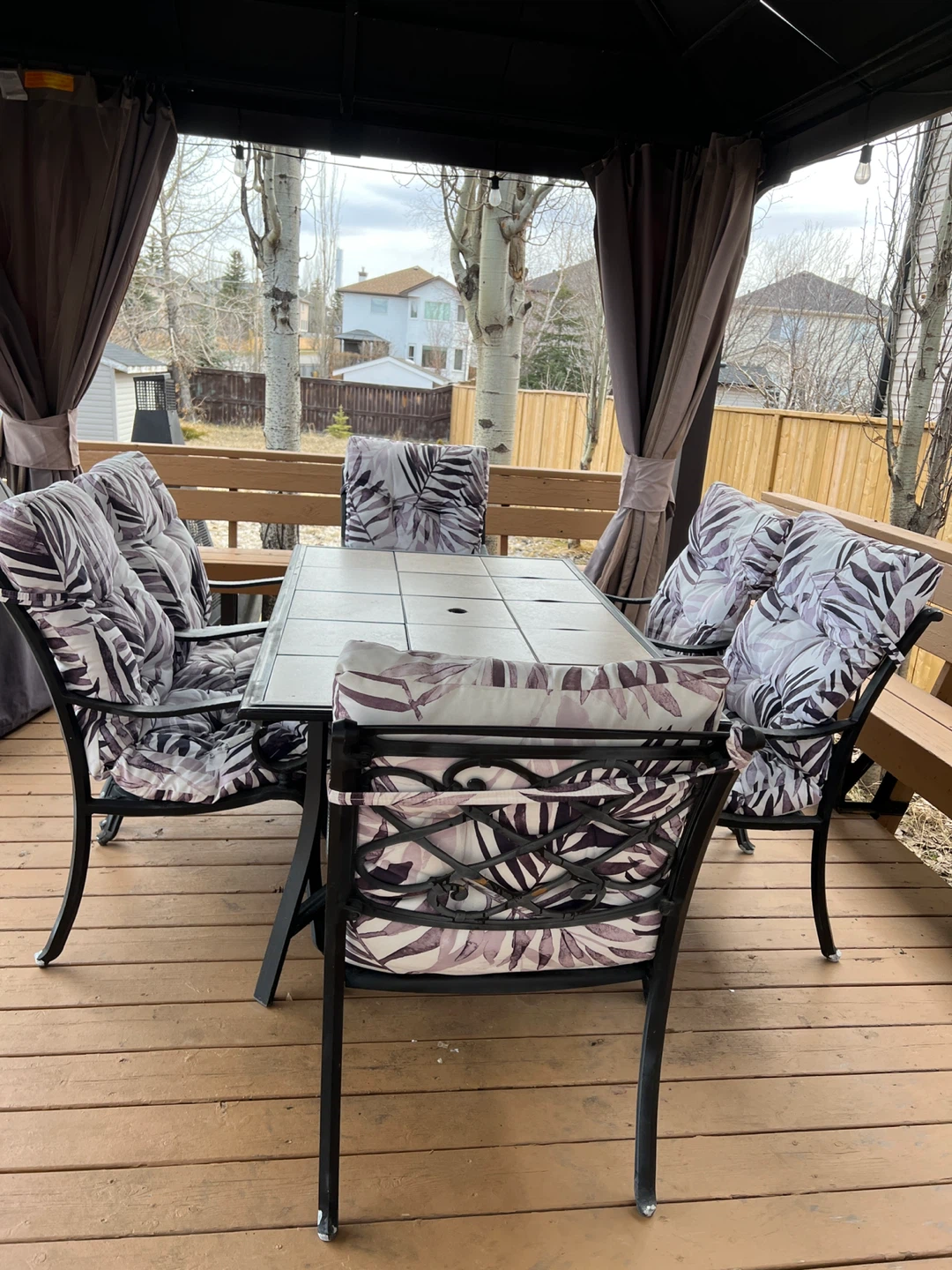 Outdoor patio dining set with 6 chairs and table
