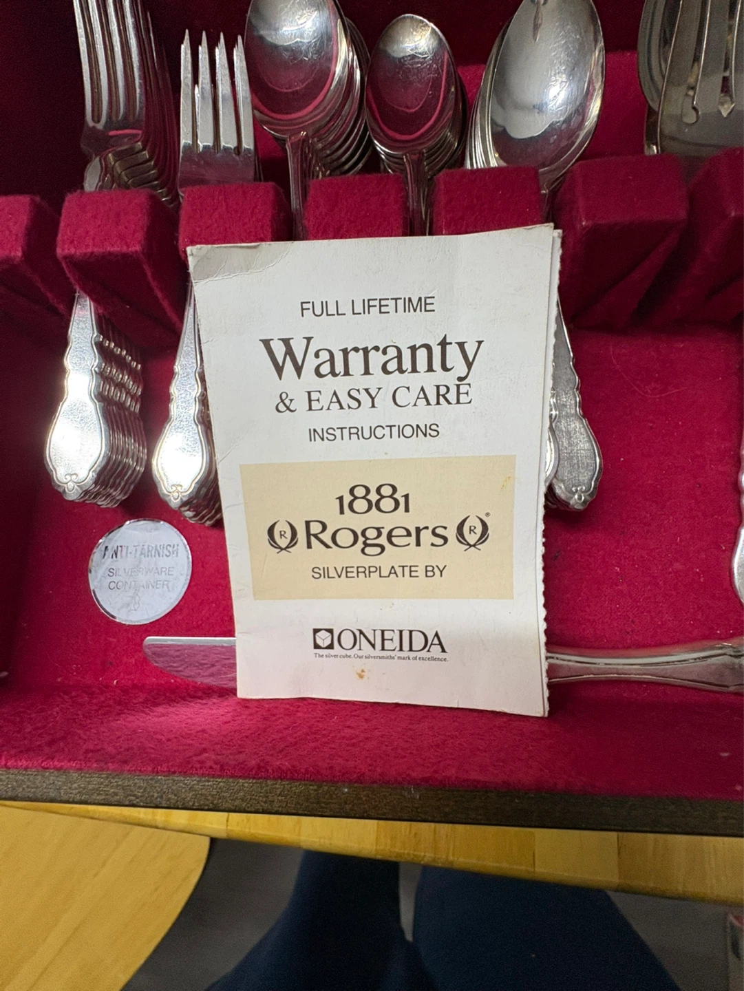 1881 Rogers Silverplate Cutlery Set - photo 3