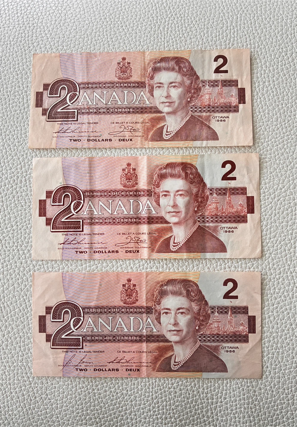 3 x Canada 2 Dollar Bills - 1986