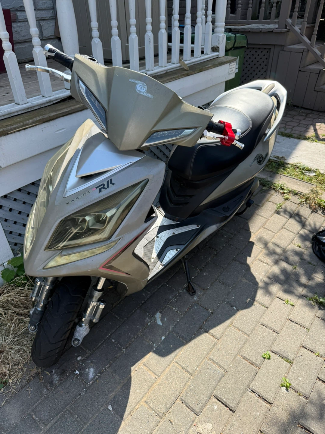 Scooter style e-bike