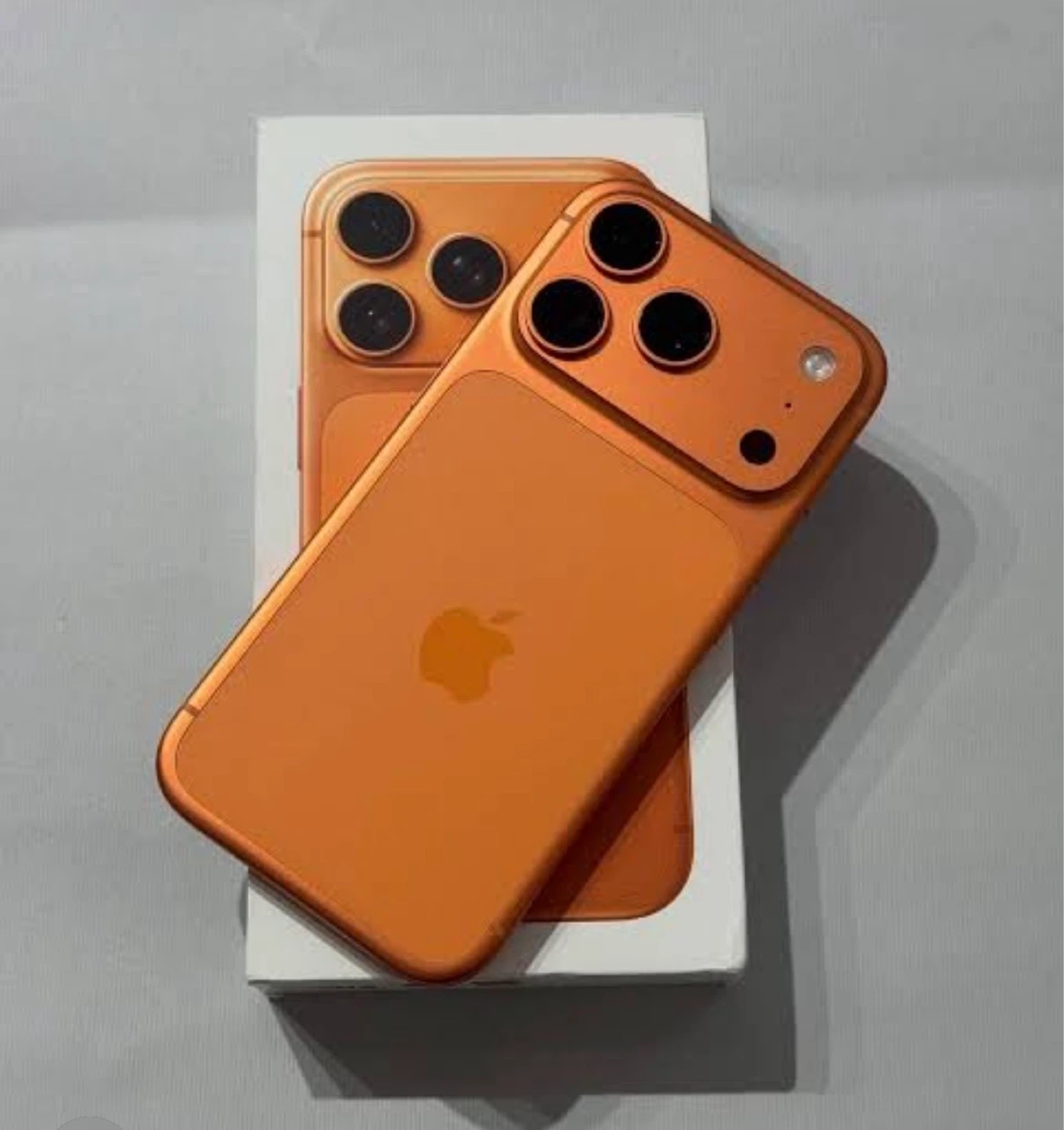 🔥 iPhone 17 Pro – Cosmic Orange (256GB) | Mint Condition 🔥