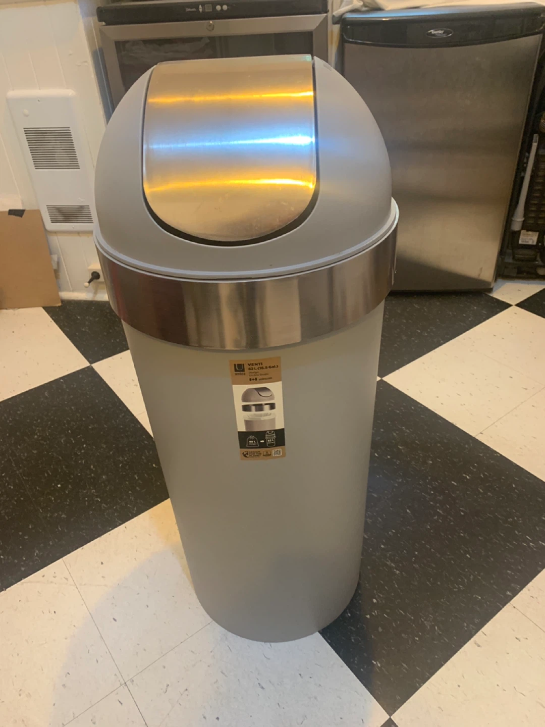 Umbra Venti 62L (16.5 Gal) Grey Swing Top Trash Can