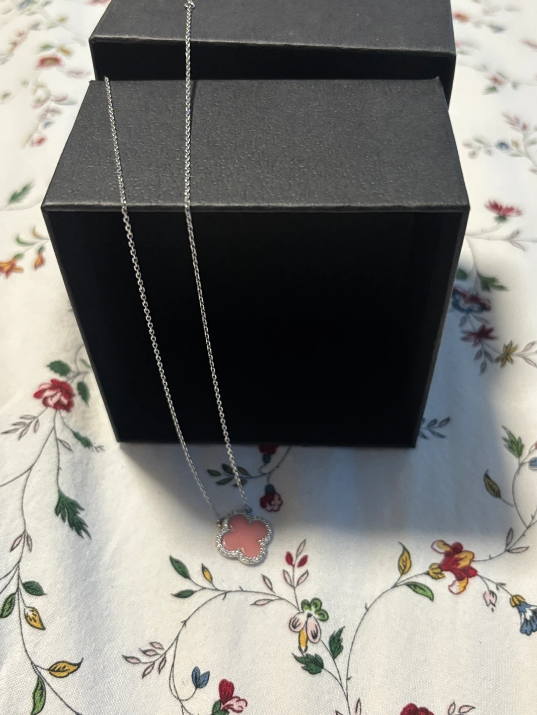 Rachel Zoey Pink clover necklace - photo 4