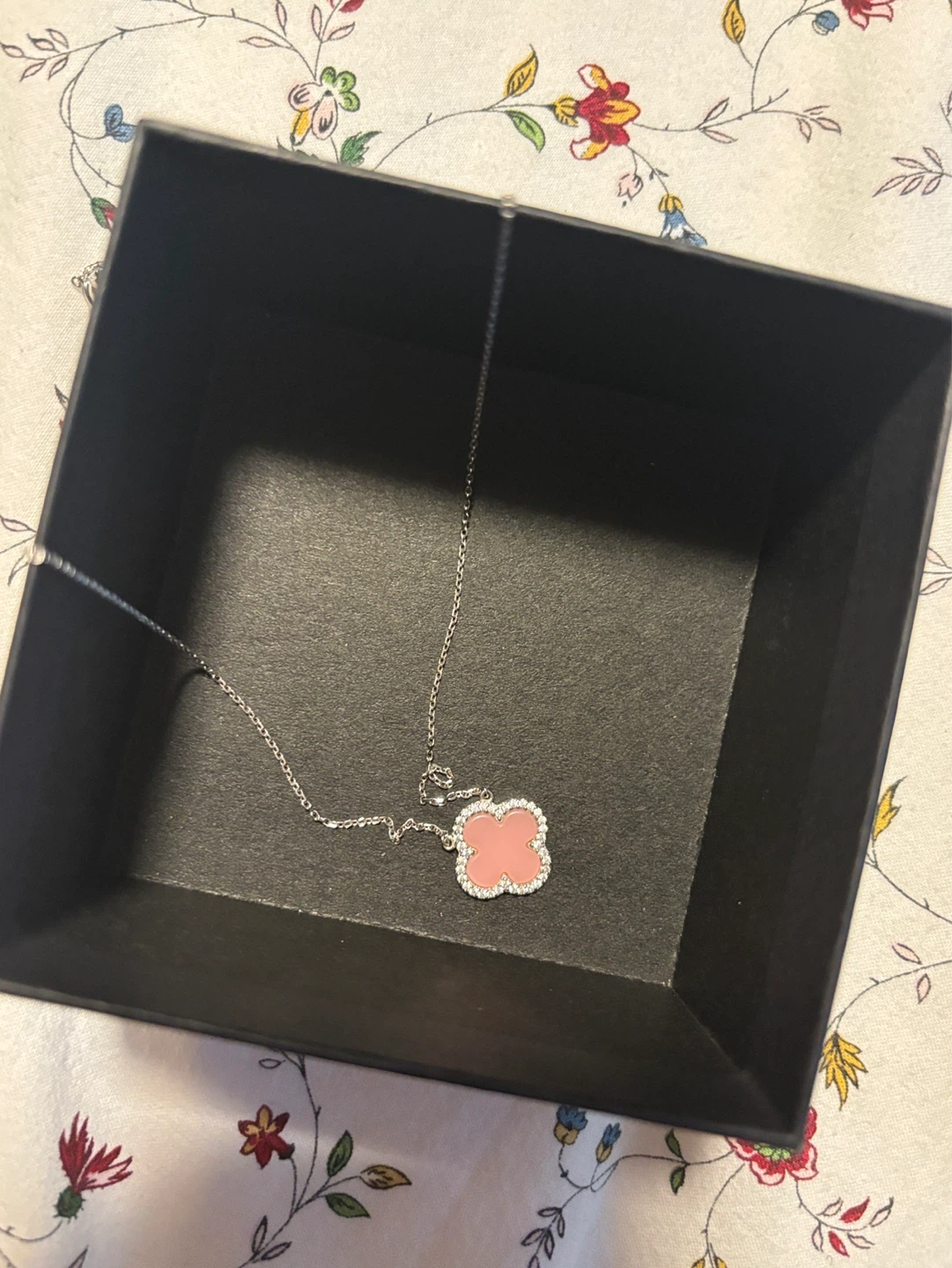 Rachel Zoey Pink clover necklace - photo 3