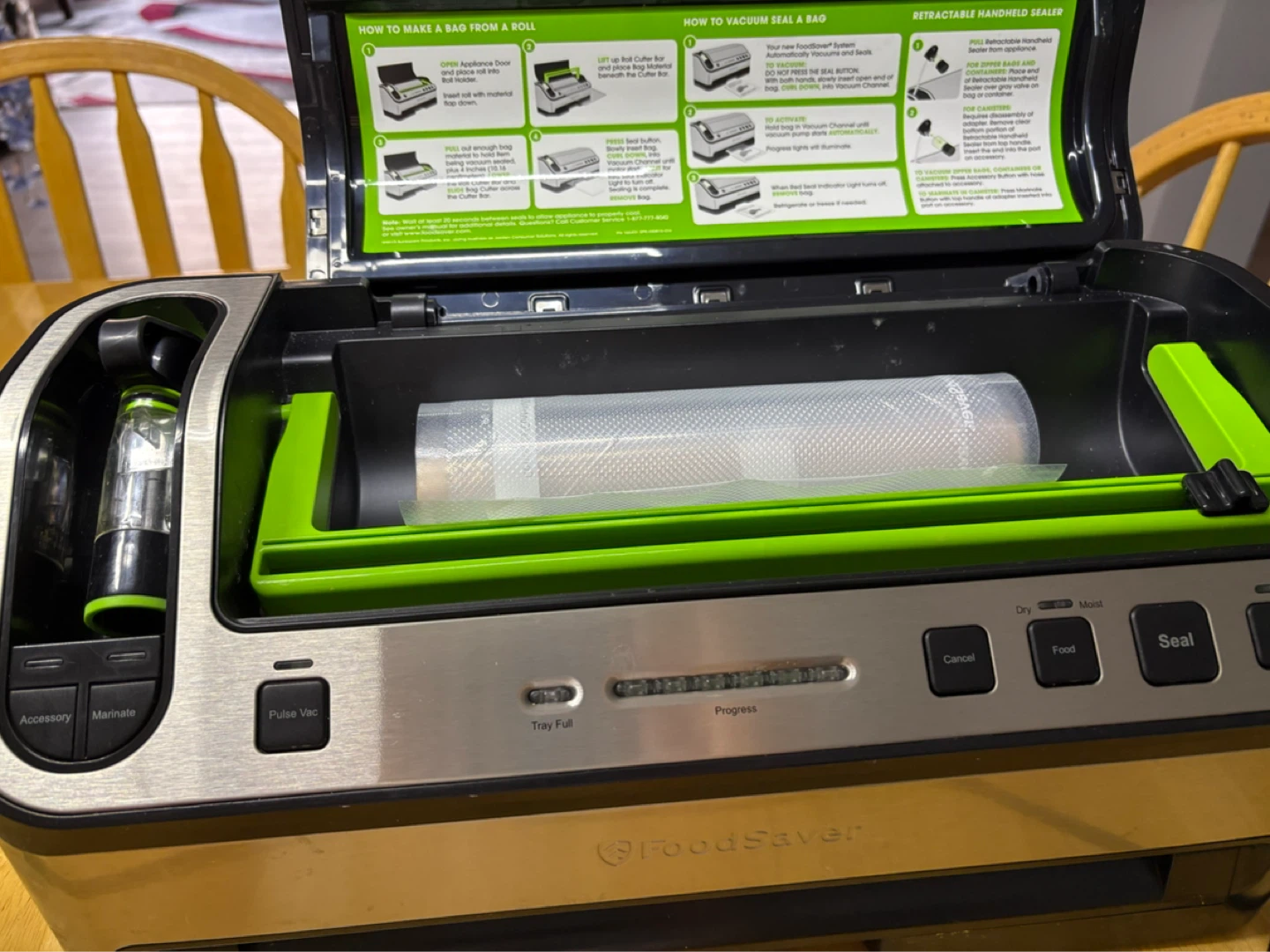 FoodSaver Vacuum Sealer Machine - photo 2
