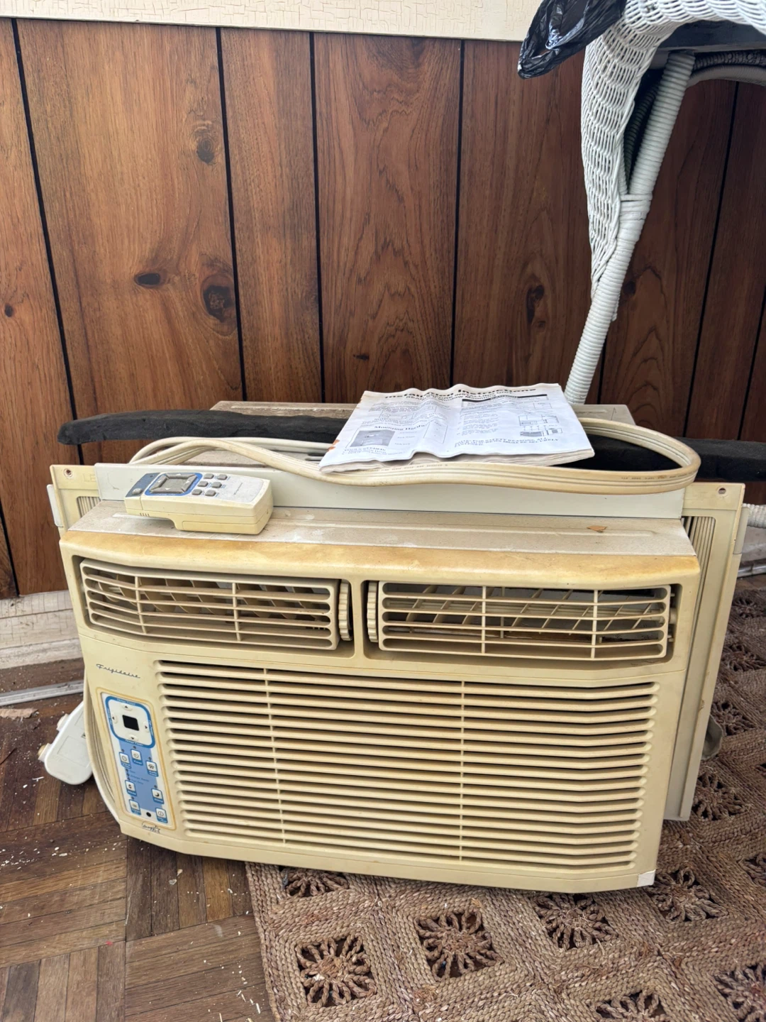 Frigidaire Window Air Conditioner FA055P7A - photo 2
