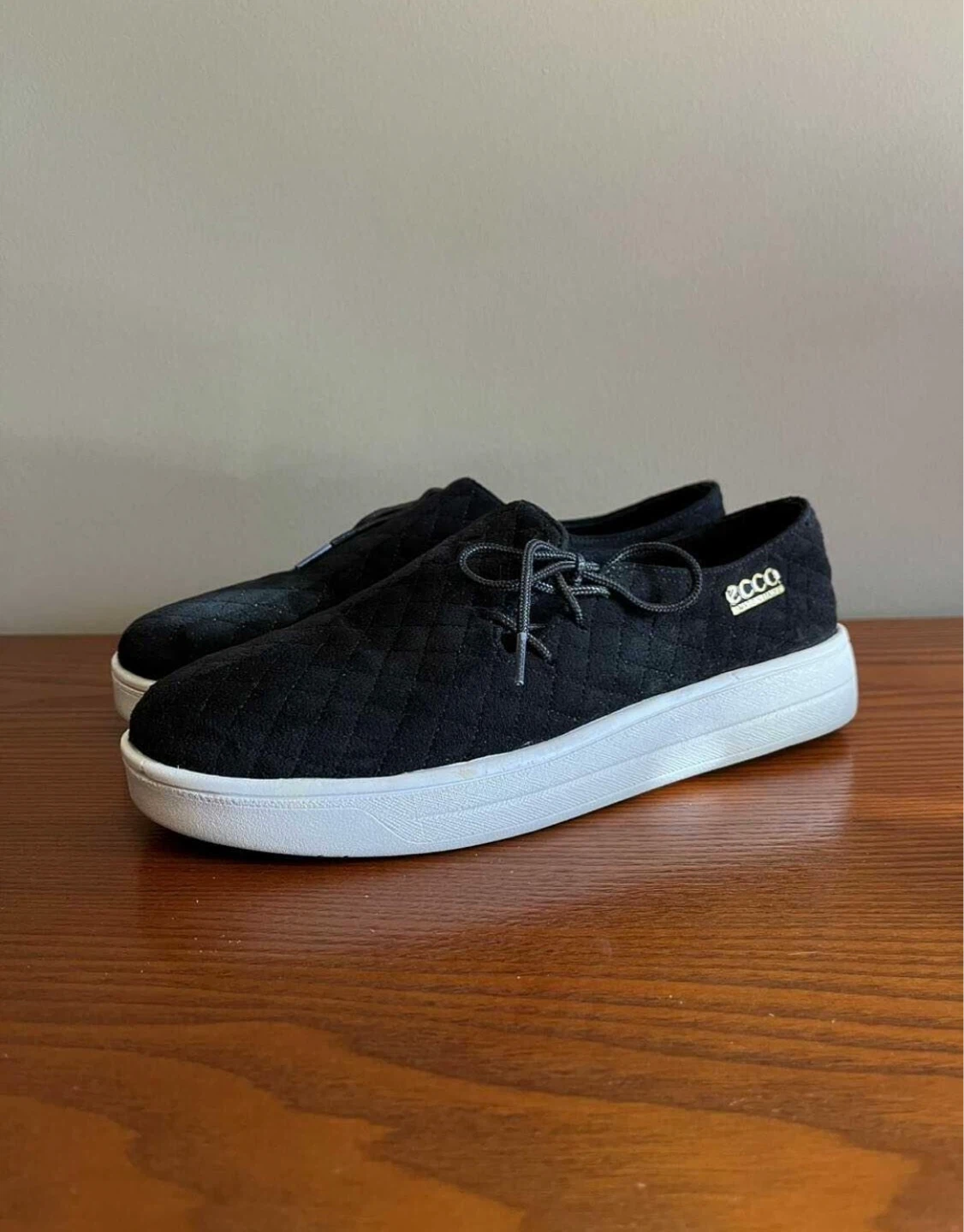LADIES ECCO SLIP ONS (Size 7)