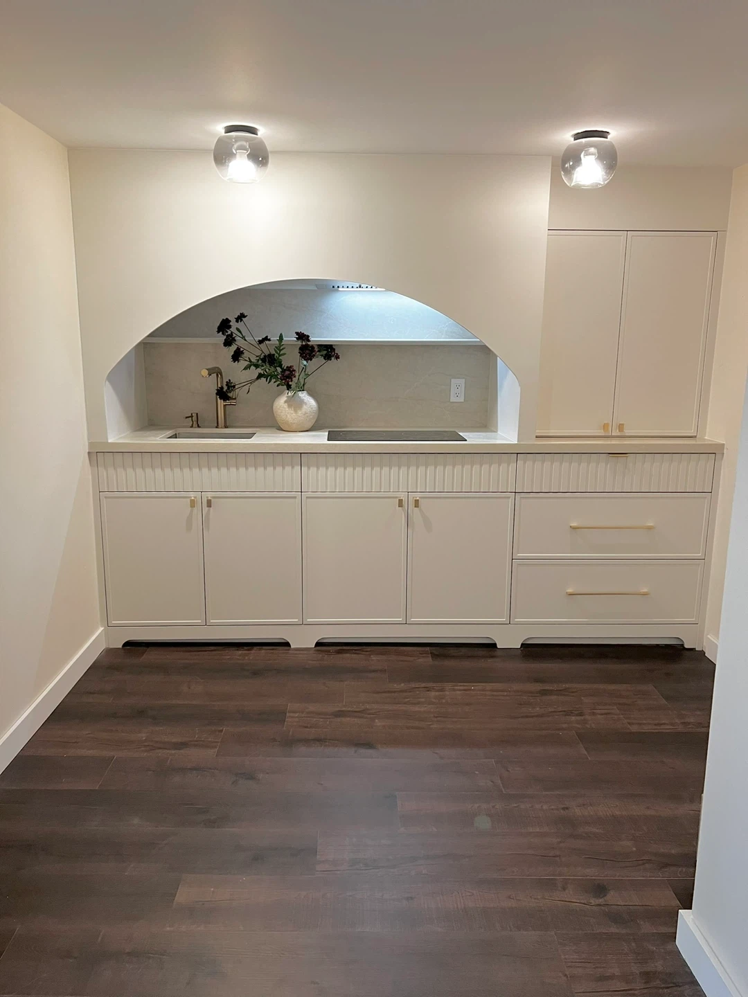 Bright South-Facing 1BR Designer Suite – Available April 1