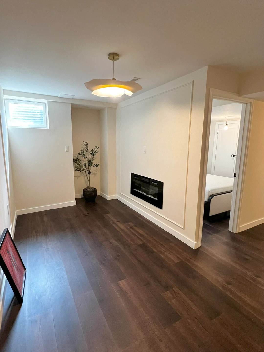 Bright South-Facing 1BR Designer Suite – Available April 1 - photo 2