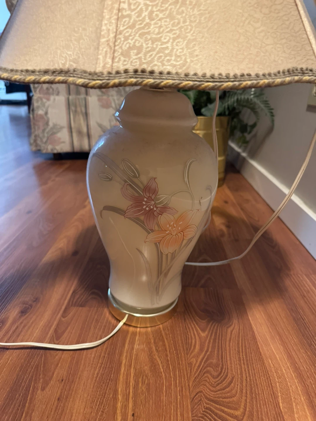 Vintage Floral Table Lamp with Cream Shade - photo 2