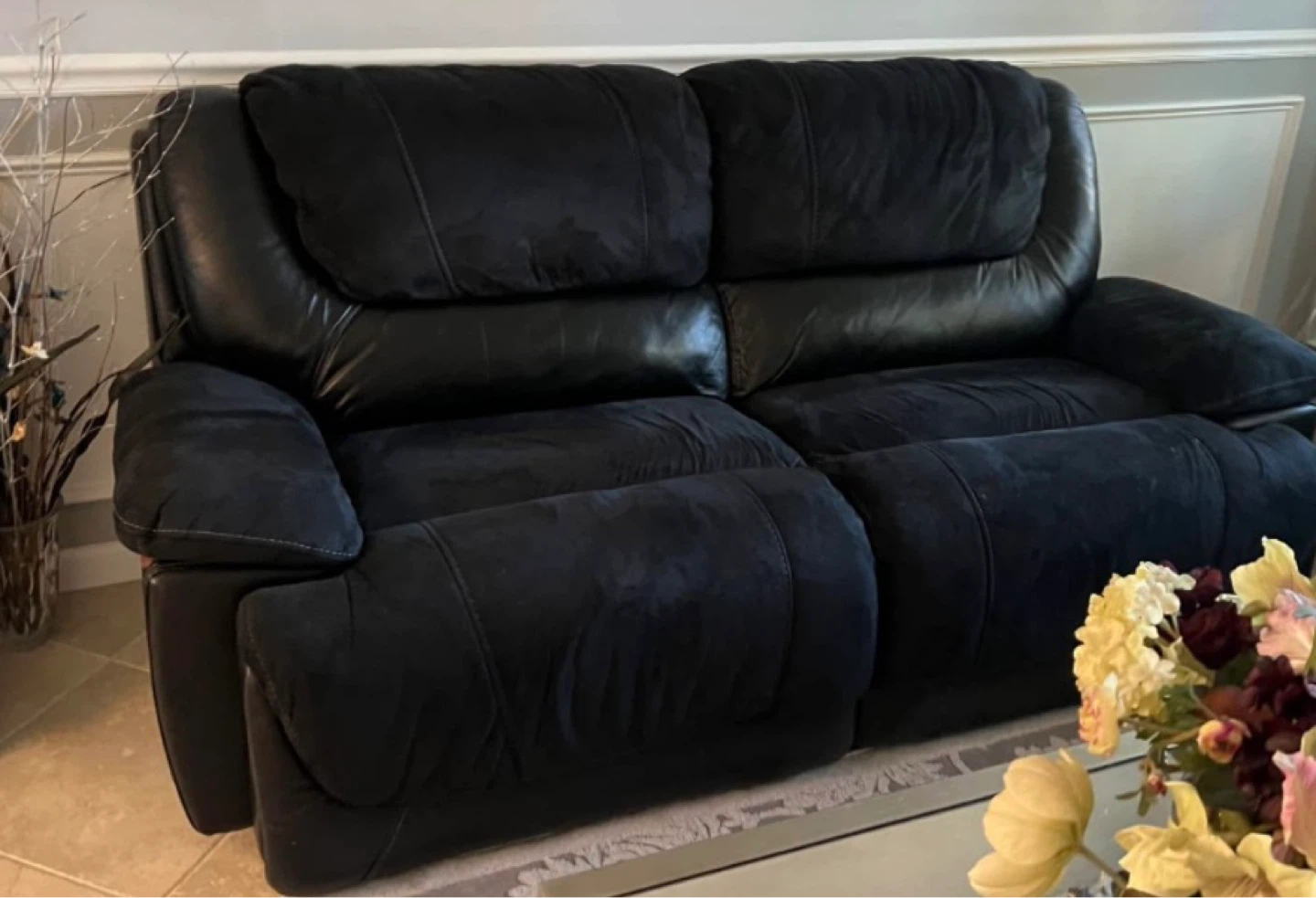 Black Reclining Loveseat - photo 2