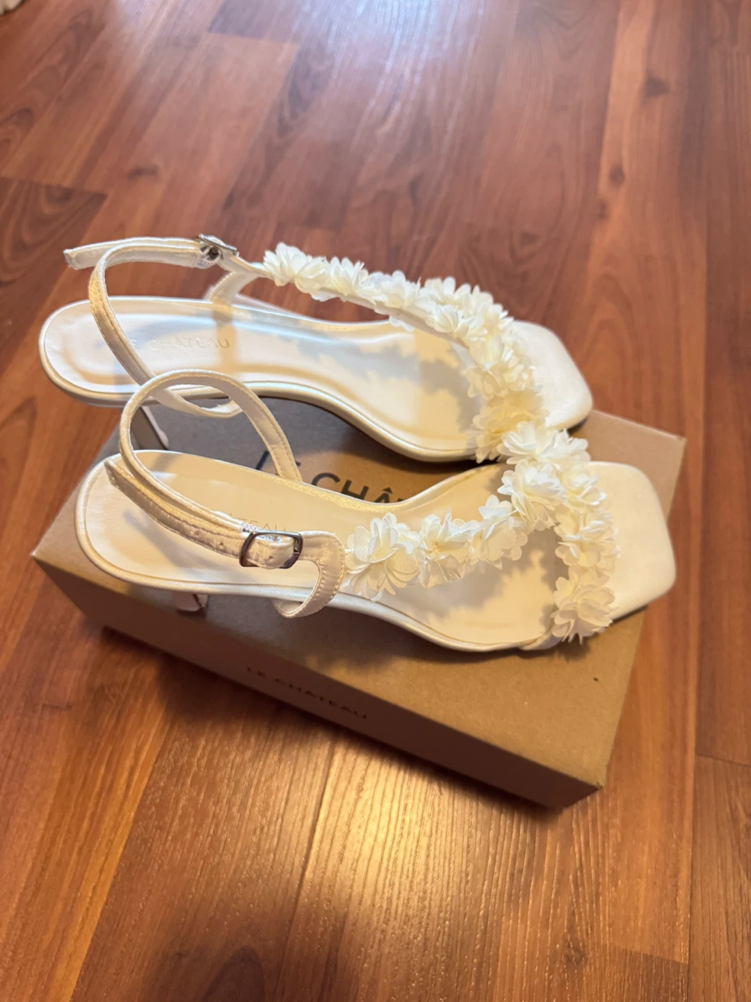 Le Château Women's Off White Floral Sandals Size 9 - photo 3