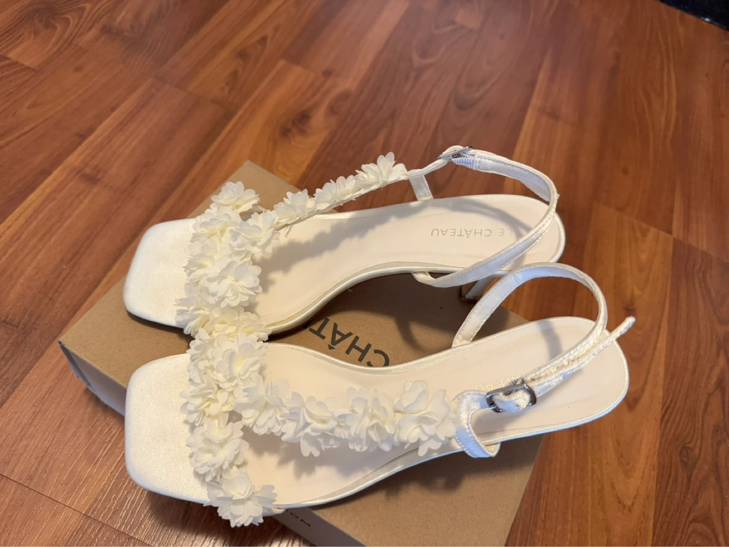Le Château Women's Off White Floral Sandals Size 9 - photo 5