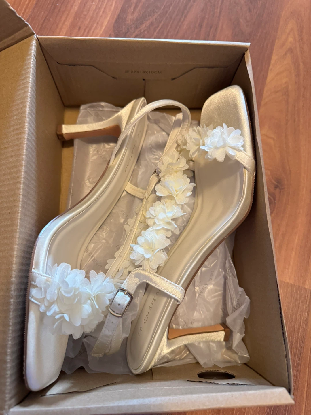 Le Château Women's Off White Floral Sandals Size 9 - photo 2