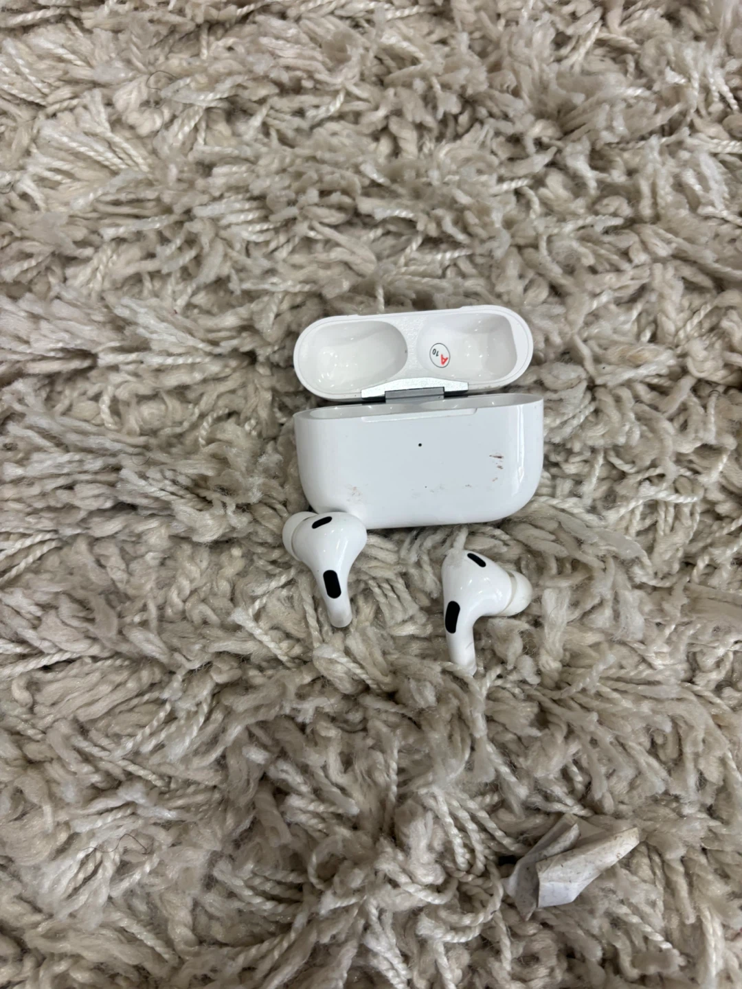 Apple AirPods Pro (2nd Generation) with Charging Case - photo 2