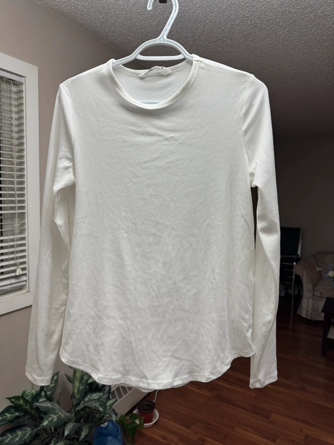 White long-sleeve ribbed top