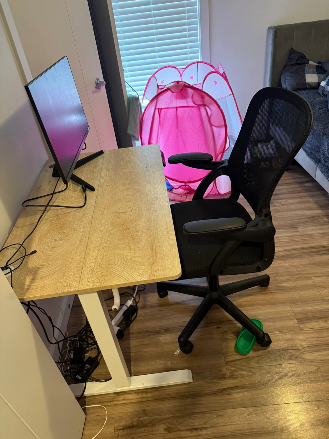 Adjustable Standing Desk and Office Chair