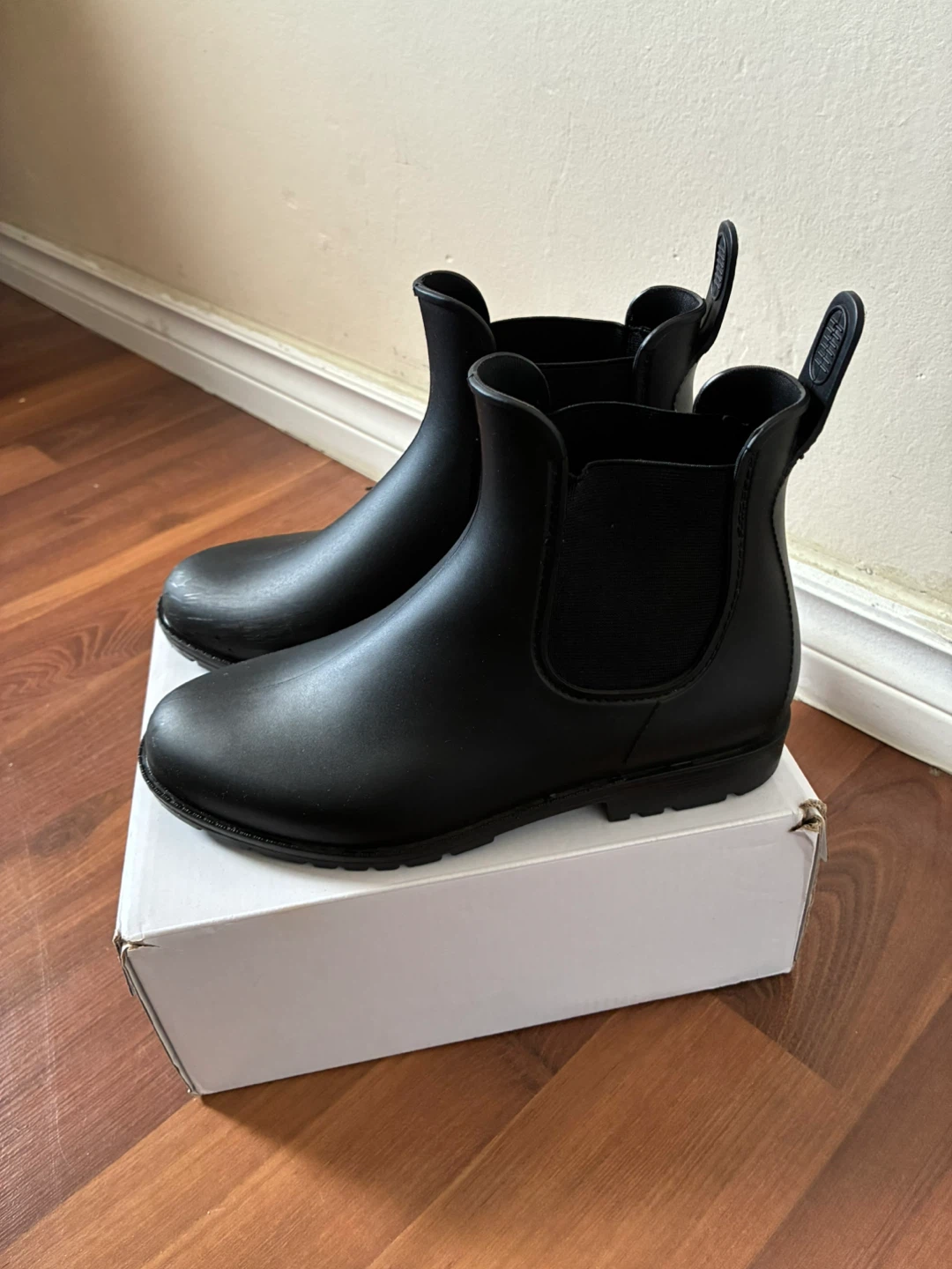 Black Women's Chelsea Boots