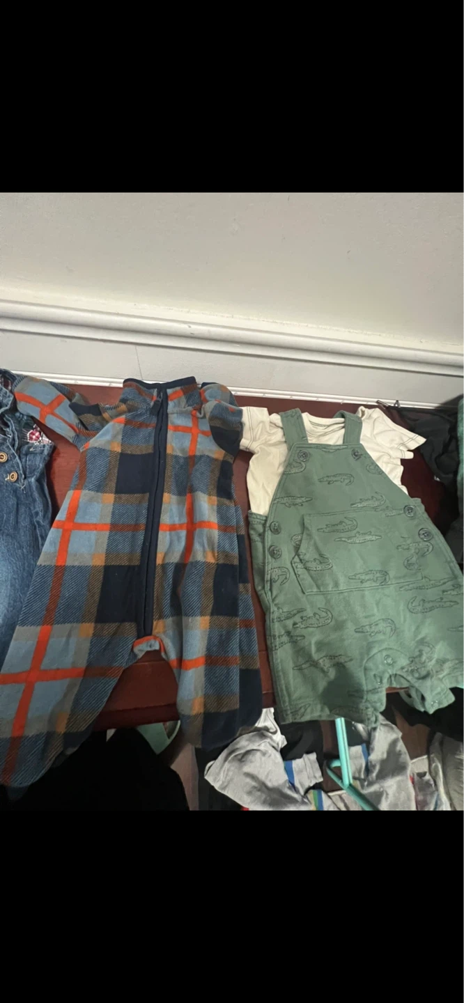 Baby's Clothes Bundle - photo 2