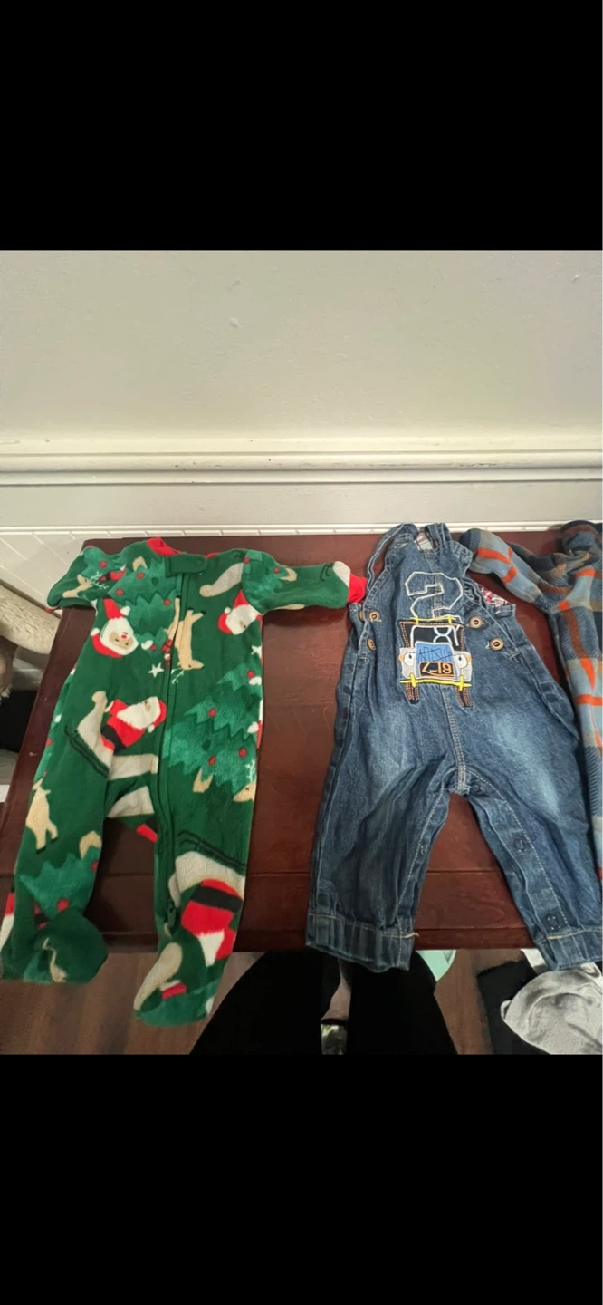 Baby's Clothes Bundle - photo 3