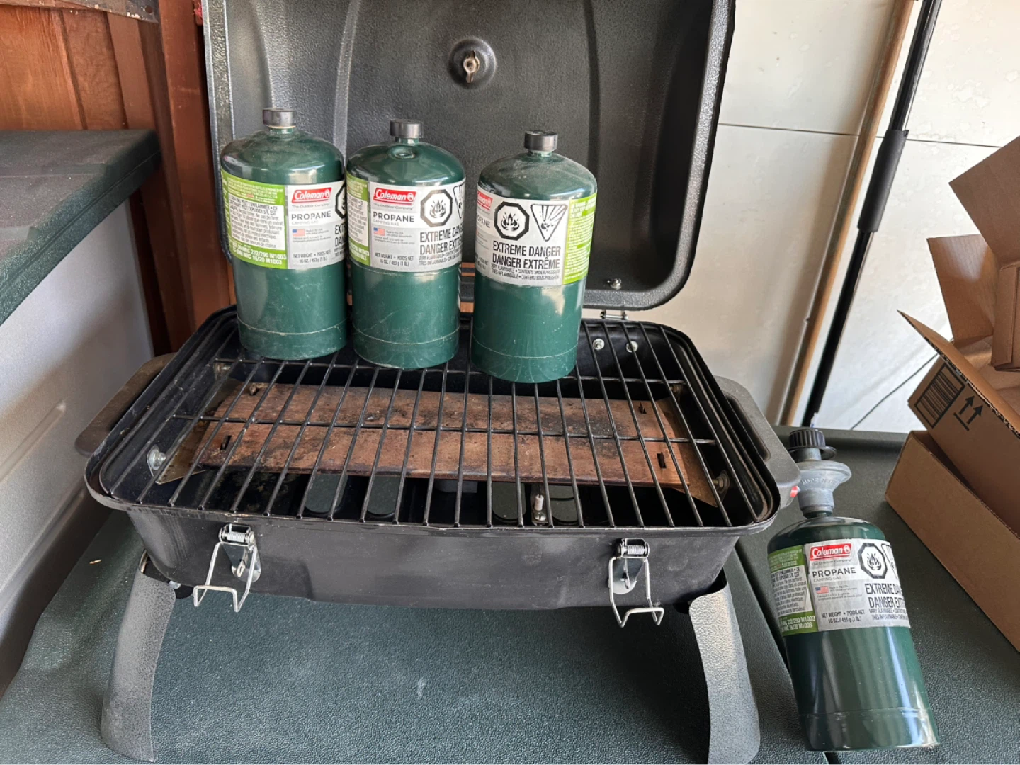 Coleman Portable Propane Grill with 4 Cans - photo 2