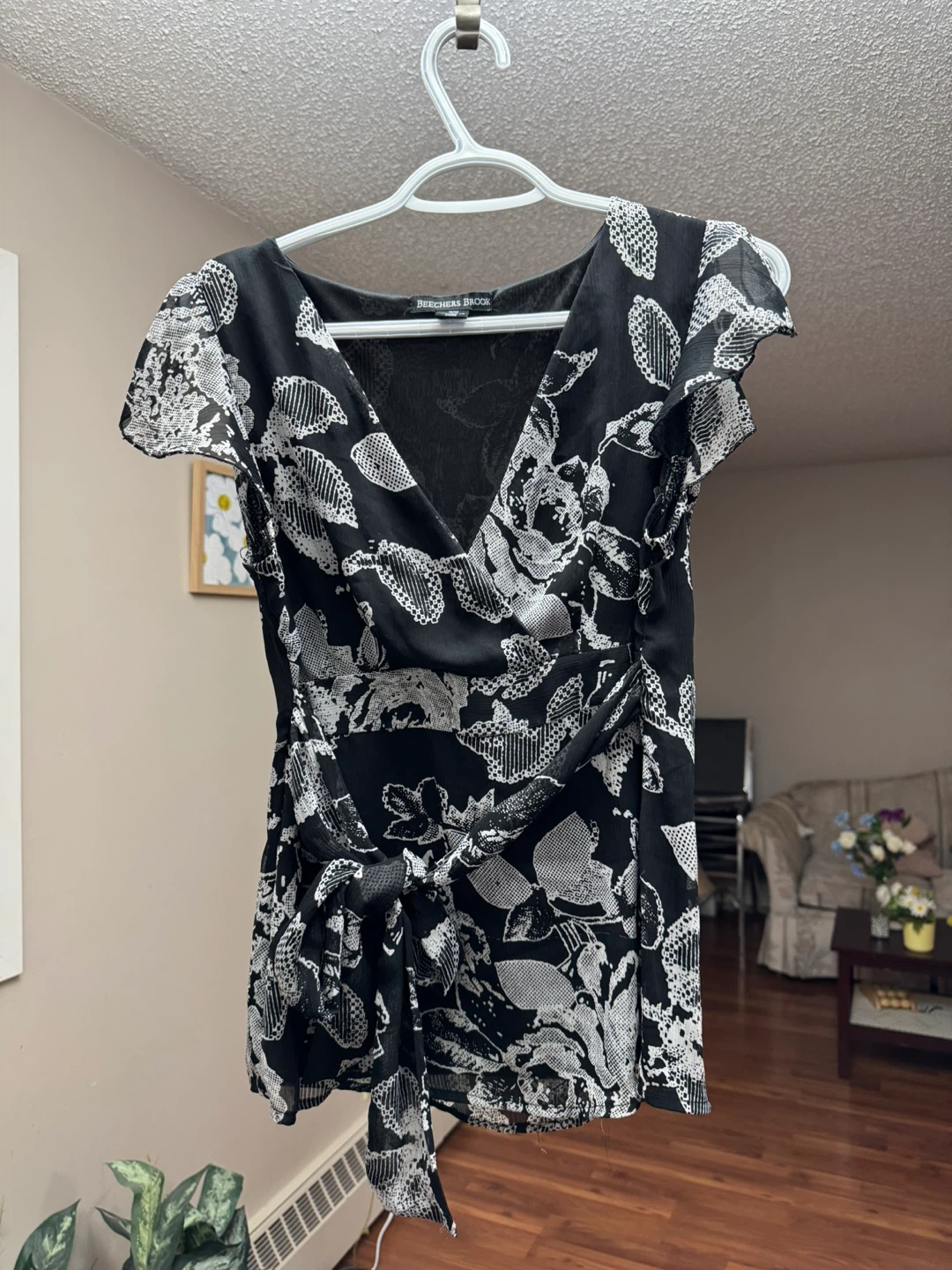 FREE REED&S BROOK Black Floral Wrap Top - Medium