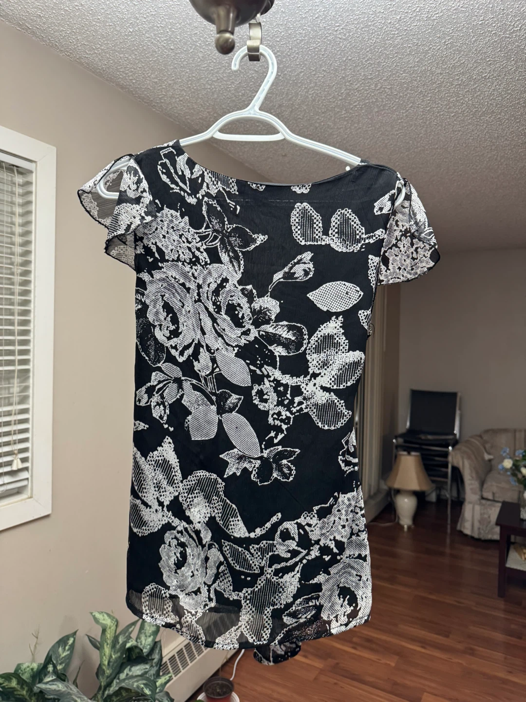 FREE REED&S BROOK Black Floral Wrap Top - Medium - photo 2