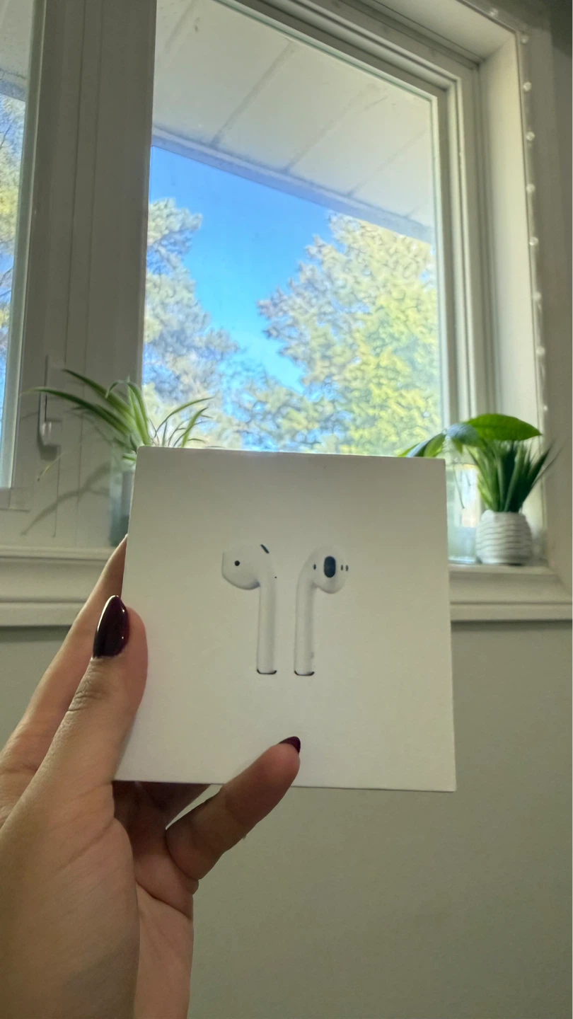 Apple AirPods (2nd Gen) without Case | MOVE OUT SALE!