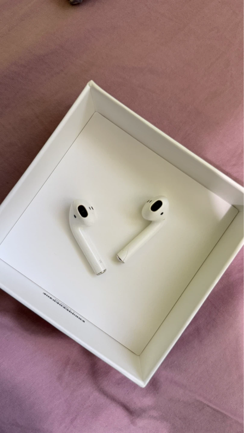 Apple AirPods (2nd Gen) without Case | MOVE OUT SALE! - photo 2