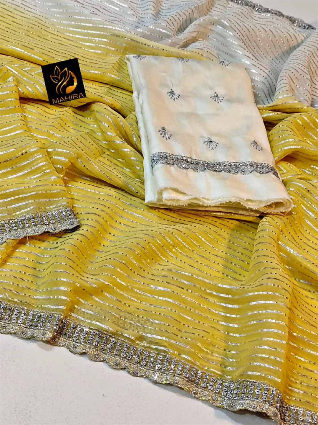 Mahira Saree with Blouse Piece 💛 - photo 2