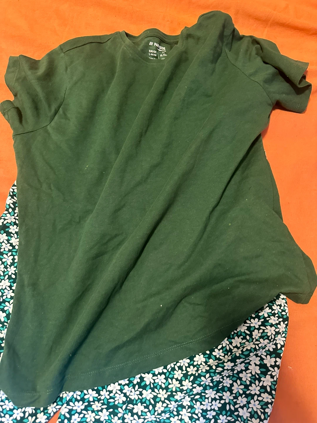 Green T-Shirt and Floral Pants Set - photo 3