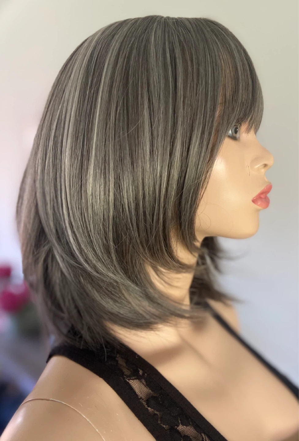 NWT: 12” Short Grey Layered Bob Synthetic Wig (2356) - photo 4