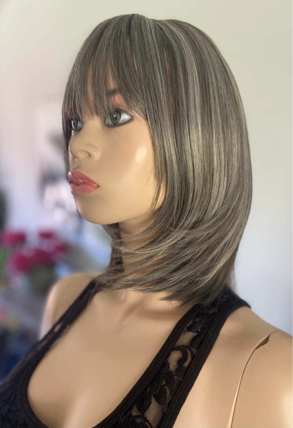 NWT: 12” Short Grey Layered Bob Synthetic Wig (2356) - photo 5