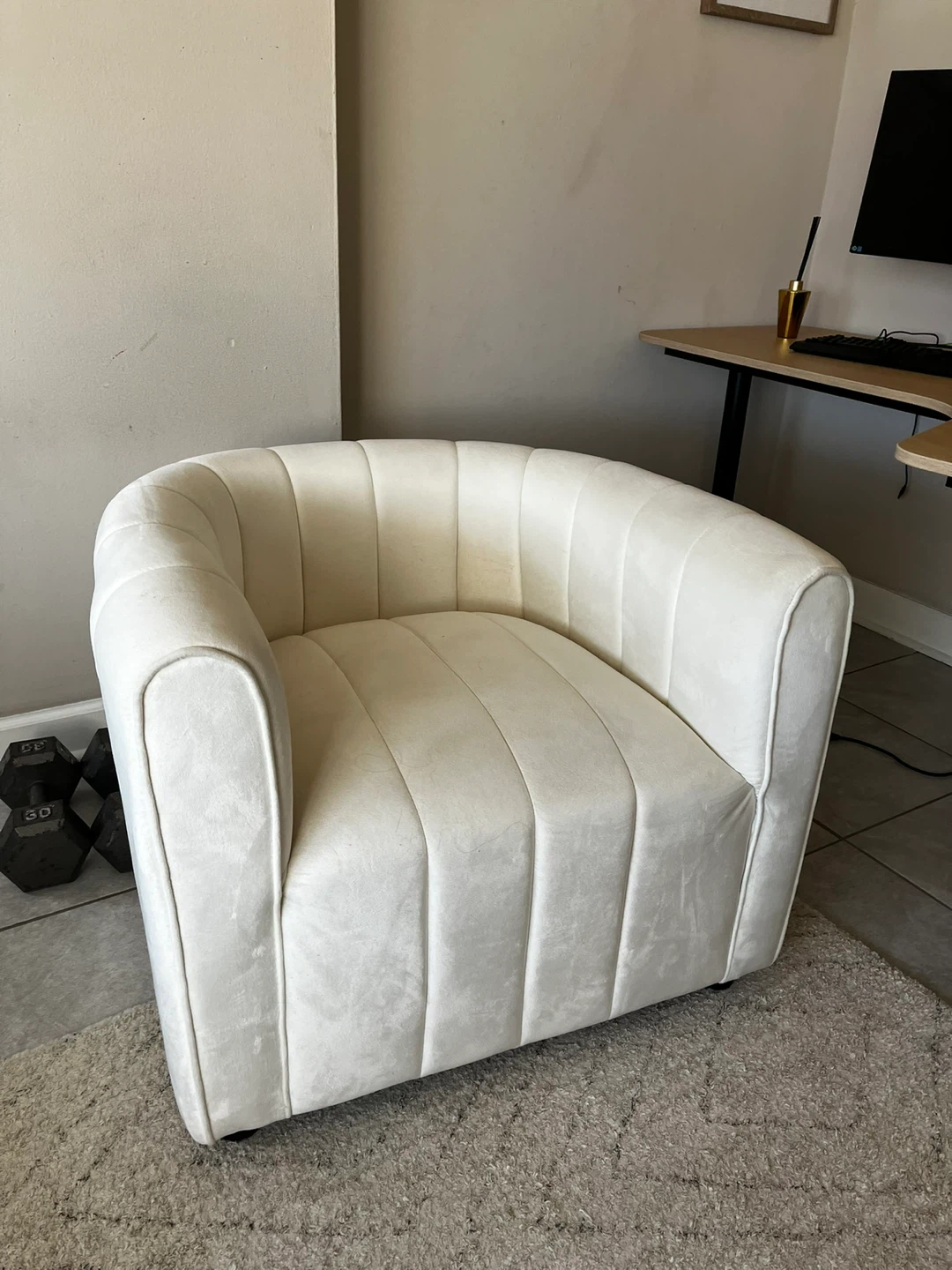 White Armchair with Pillow - photo 2