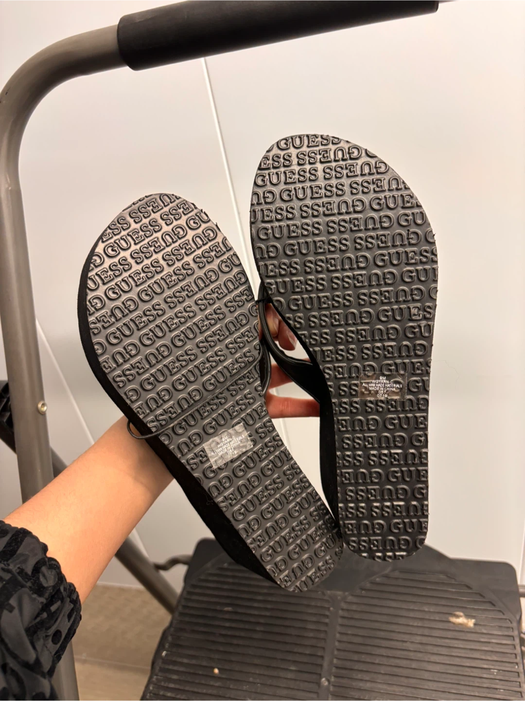 Guess Women's Grey Wedge Flip Flops Size 6 - photo 2