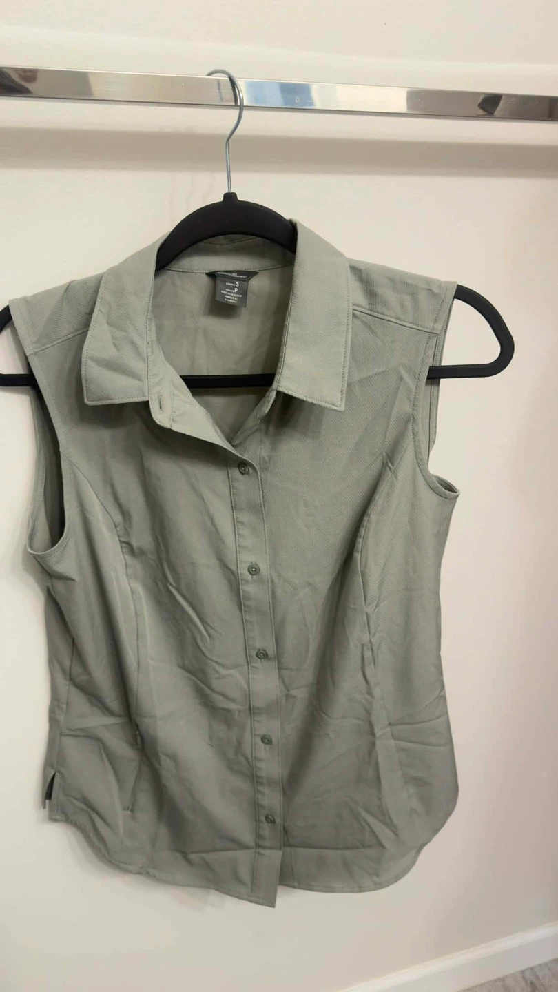 Eddie Bauer Women's Sleeveless Collared Shirt - Size P