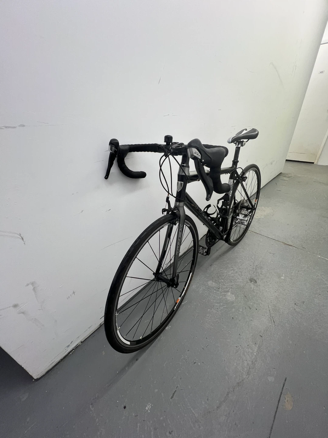 Trek 2.1 Road Bike – size 54. - photo 2