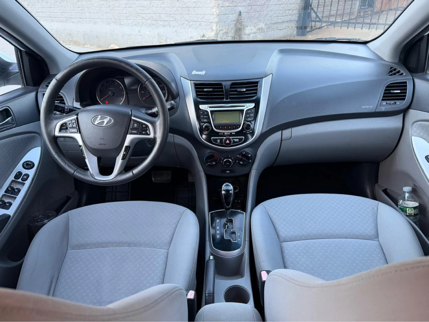 White Hyundai Accent Hatchback 137.000 milles - photo 3