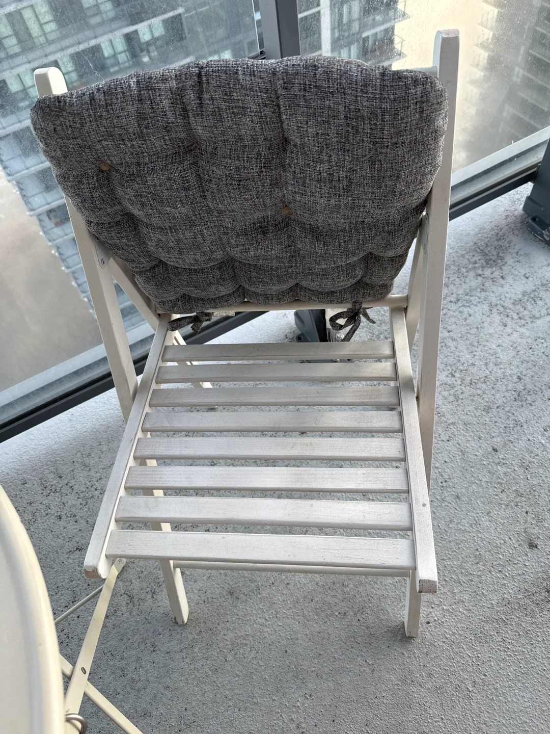 White metal bistro table and chairs set - photo 4